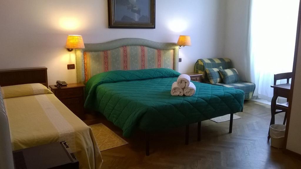 Hotel Ely Βιαρέτζιο Δωμάτιο φωτογραφία