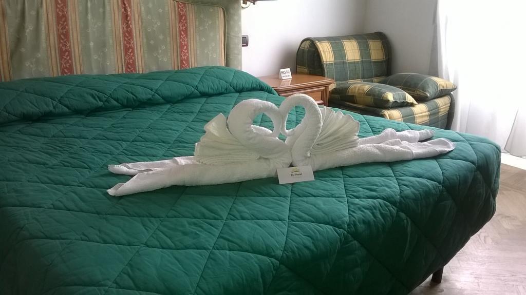 Hotel Ely Βιαρέτζιο Δωμάτιο φωτογραφία